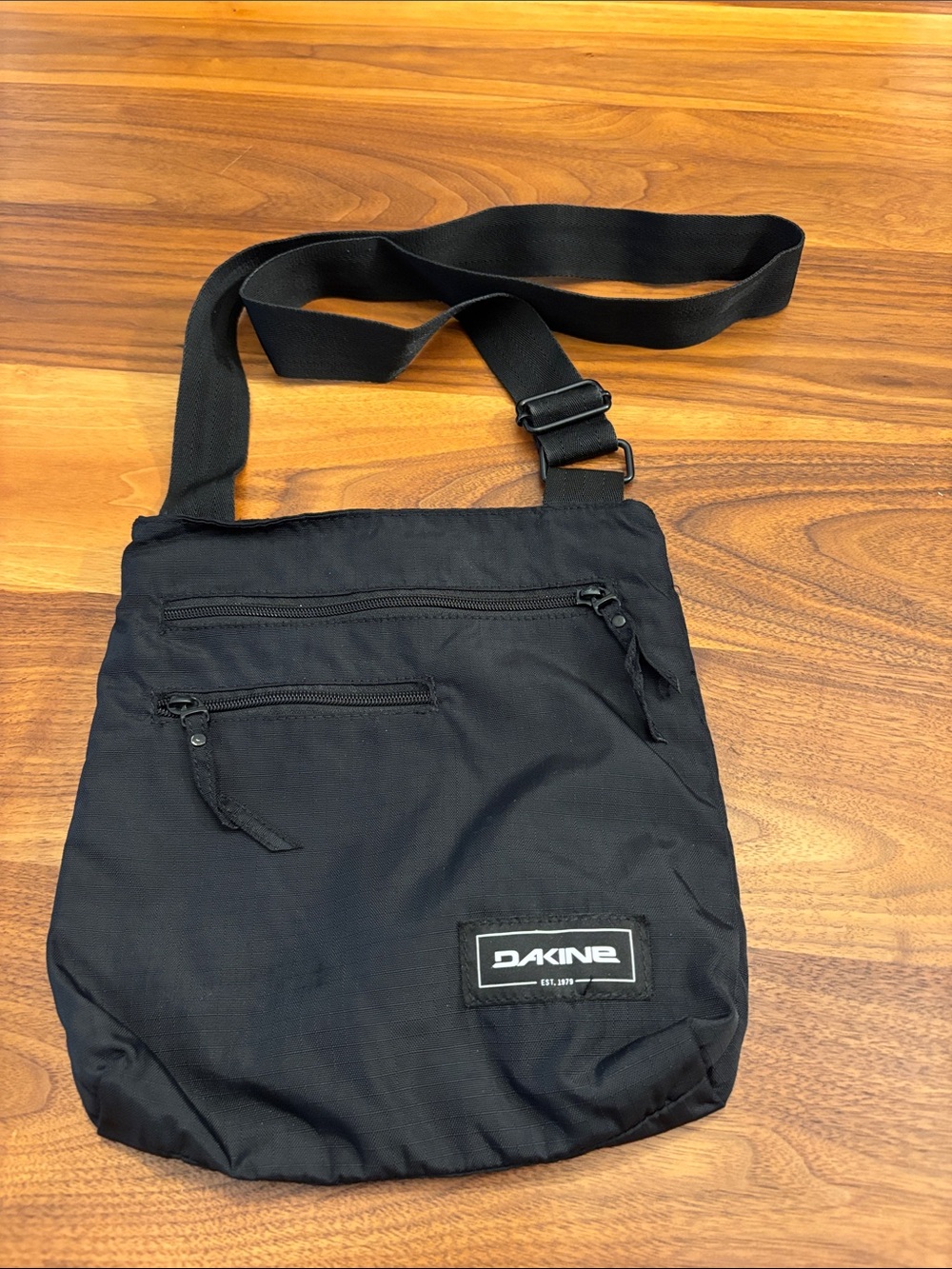 Dakine Black Nylon Crossbody Purse Travel Bag